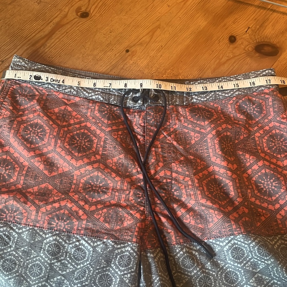 Men’s RVCA Swim Trunks - Picture 4 of 6